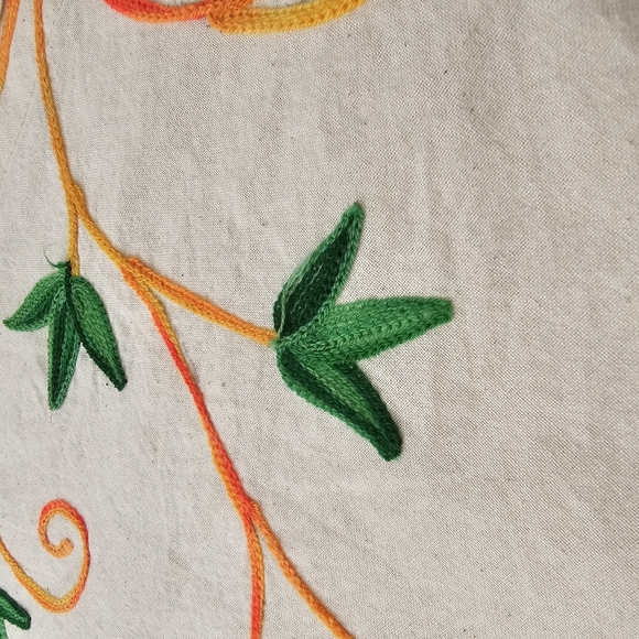 Hand Embroidered - Picture 4 of 6